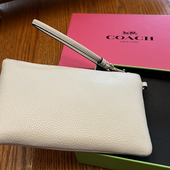 Coach Floral Rivets Wristlet  NWT - Picture 3 of 6